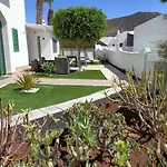 The White House With Pool - Appartement *