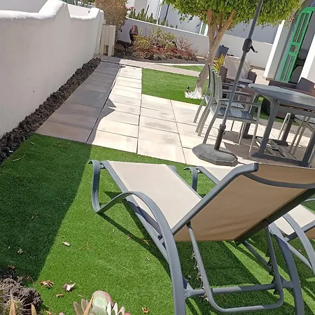 The White House With Pool -