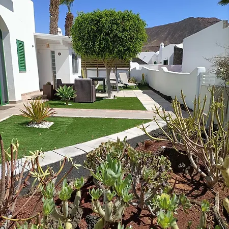 The White House With Pool - Apartment *